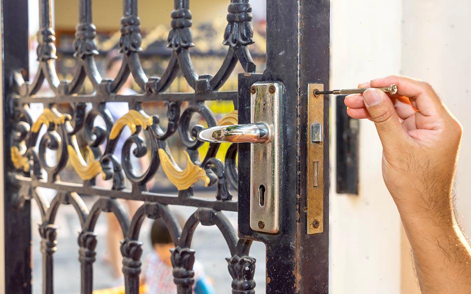 spécifiques serrure porte blindee Provins